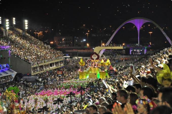 A história dos desfiles das escolas de samba